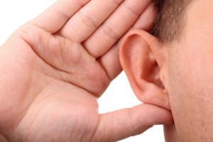 דלקת אוזניים כרונית עם נוזל באוזן התיכונה